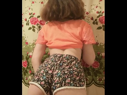 ❤️ مثير فاتنة الشباب تجريد من شورت لها على الكاميرا جودة الإباحية